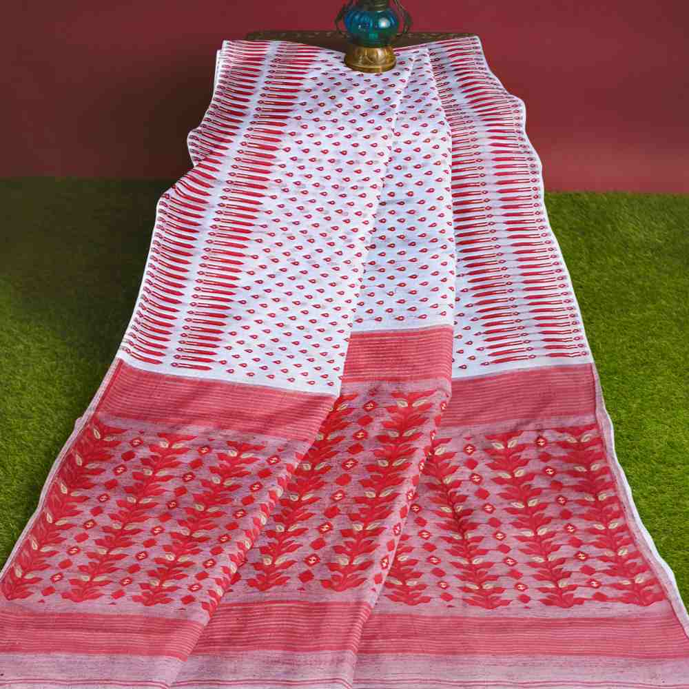 Lightweight Lal Par White Jamdani Saree for Durga Puja & Bengali Festivals 4 Lal Par Sada Dhakai Jamdani Saree